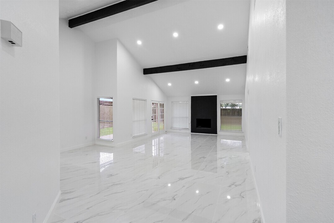 611 Muirwood Ln in Sugar Land, TX - Building Photo