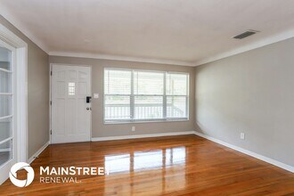 8054 34th Ave N in St. Petersburg, FL - Foto de edificio - Building Photo