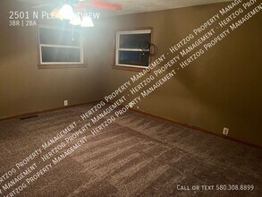 2501 N Pleasant View Rd in Newkirk, OK - Building Photo - Building Photo