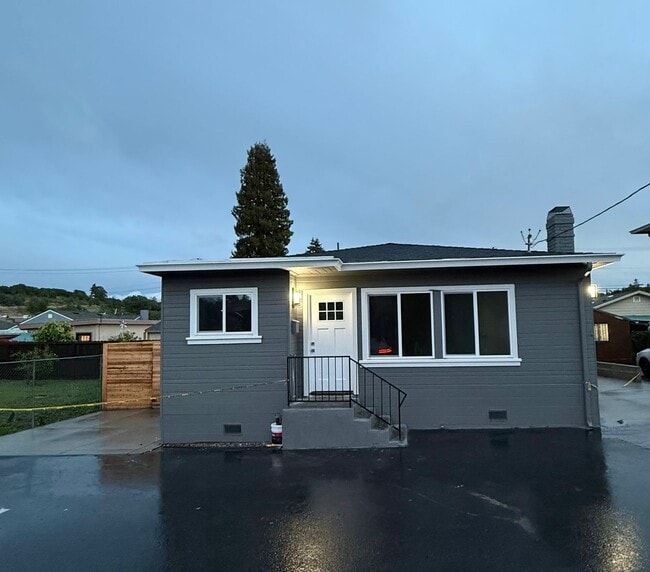 21484-21484 Ocean View Dr in Hayward, CA - Building Photo - Building Photo