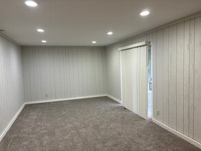 409 Hill N Dale Cir in Hartland, WI - Foto de edificio - Building Photo