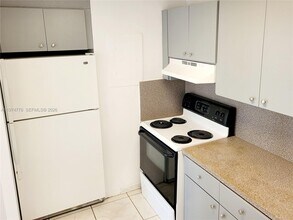 1700 NE 191st St in Miami, FL - Building Photo - Building Photo