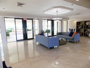 8750 S Ocean Dr-Unit -534 in Jensen Beach, FL - Foto de edificio - Building Photo