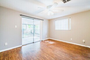 2507 W Virginia Ave in Tampa, FL - Building Photo