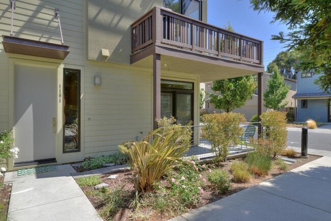 1181 Almanor Ln in Palo Alto, CA - Building Photo - Building Photo