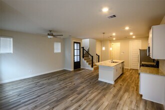 9918 Storehouse Dr in Houston, TX - Building Photo - Building Photo