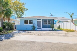 13388 1st St E in Madeira Beach, FL - Building Photo