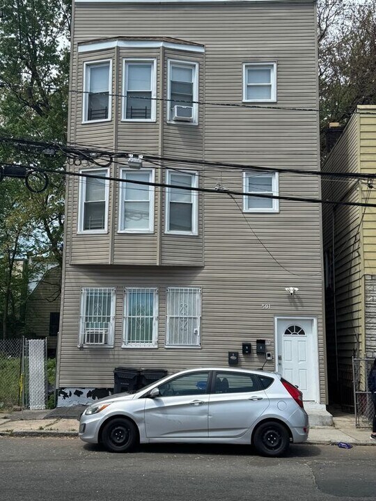 501 N 10th St in Newark, NJ - Building Photo