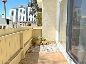 3770 La Jolla Village Dr in San Diego, CA - Foto de edificio - Building Photo