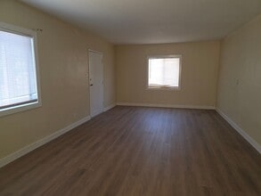 416 E 115th St in Los Angeles, CA - Building Photo - Building Photo