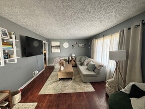 1020 Parkway Dr in Bellevue, NE - Building Photo - Building Photo