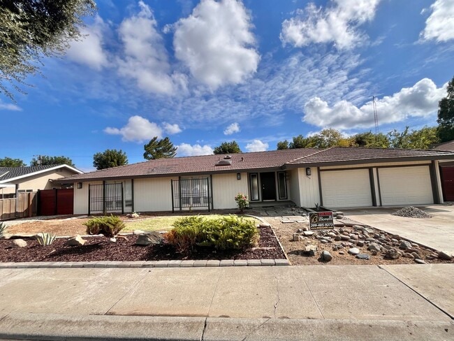 property at 1838 Hillview Dr
