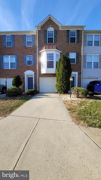 25355 Sweetness Terrace in Aldie, VA - Building Photo