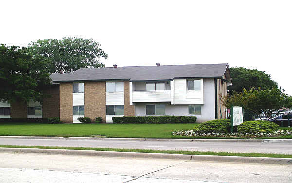 Spanish Meadows in Mesquite, TX - Foto de edificio - Building Photo