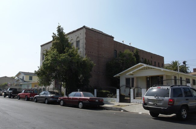 5533 Sierra Vista Ave in Los Angeles, CA - Foto de edificio - Building Photo