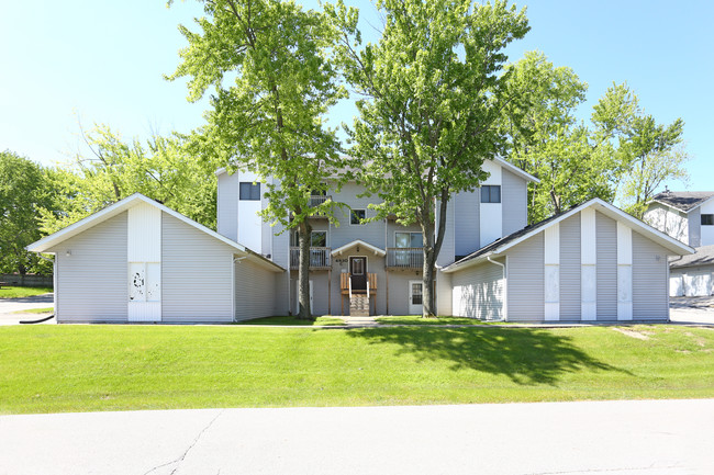 Windsor Crest Apartments in Davenport, IA - Building Photo - Building Photo