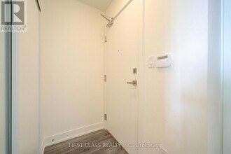 180 Fairview Mall Dr in Toronto, ON - Building Photo - Building Photo