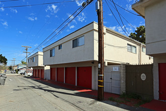 Beachwalk Apartments - 519 in Oceanside, CA - Building Photo - Building Photo