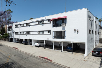 1114 N Harper Ave in West Hollywood, CA - Building Photo - Building Photo