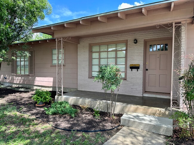 property at 322 Altgelt Ave