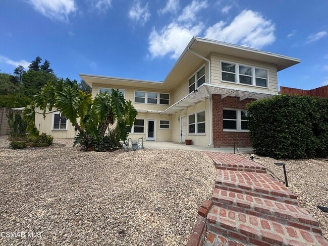 22319 MacFarlane Dr in Los Angeles, CA - Building Photo - Building Photo