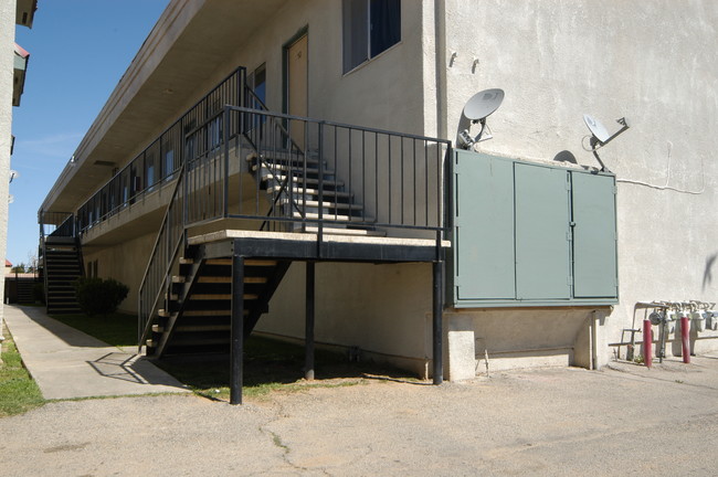 Desert Vista Apartments in Palmdale, CA - Building Photo - Building Photo