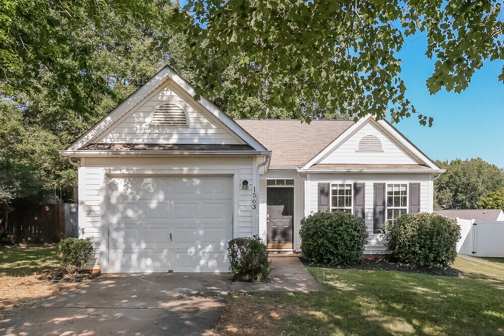 1563 Hollow Maple Dr in Charlotte, NC - Building Photo