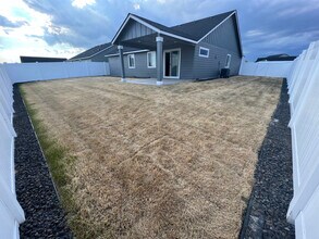 4233 W Wood Ct in Moses Lake, WA - Building Photo - Building Photo