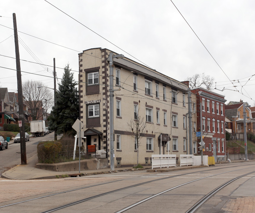 1703 Broadway Ave in Pittsburgh, PA - Building Photo