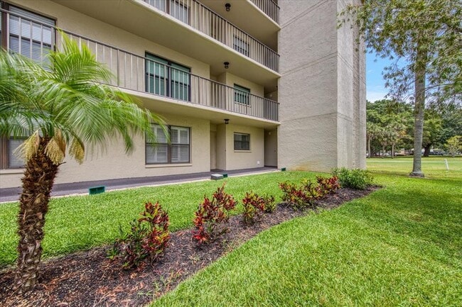 900 Cove Cay Dr in Clearwater, FL - Building Photo - Building Photo