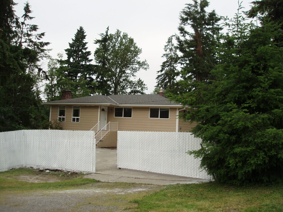 38245 49th Ave S in Auburn, WA - Building Photo