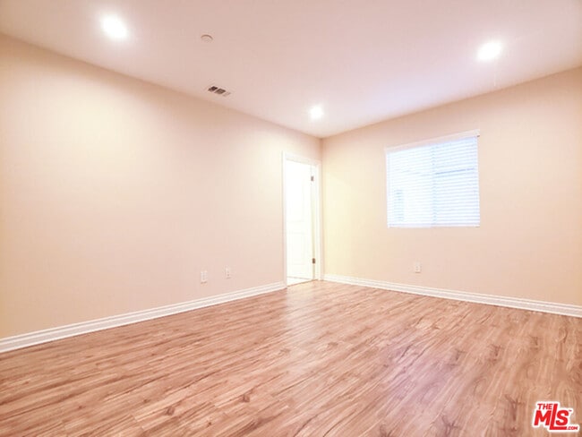 property at 1142 S Mariposa Ave