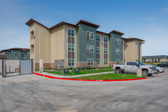 Avanti Legacy Bayside in Corpus Christi, TX - Building Photo - Building Photo