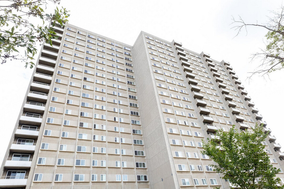 University Tower Apartments in Edmonton, AB - Building Photo