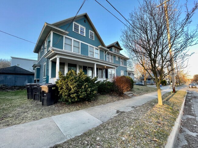 Lafayette 600-300 Pleasant SE in Grand Rapids, MI - Building Photo - Building Photo