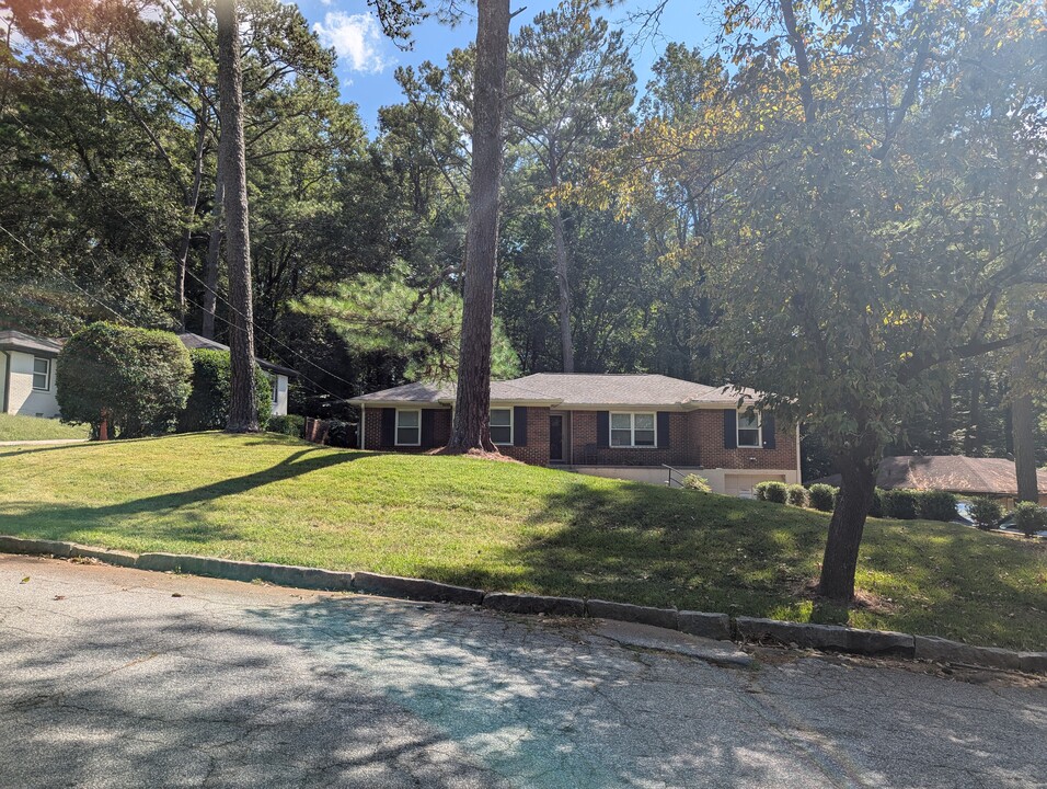 2746 Rollingwood Ln SE in Atlanta, GA - Building Photo