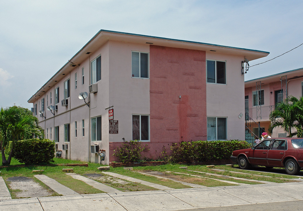 405-435 SW 5th St in Miami, FL - Building Photo