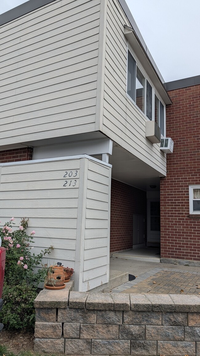 203 W Walk in West Haven, CT - Building Photo - Building Photo