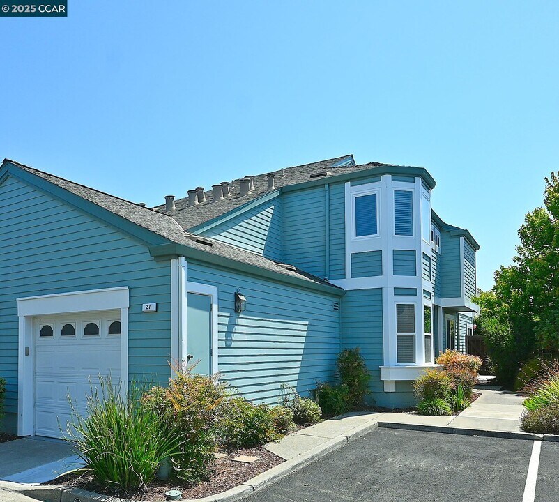 27 Shepardson Ln in Alameda, CA - Building Photo
