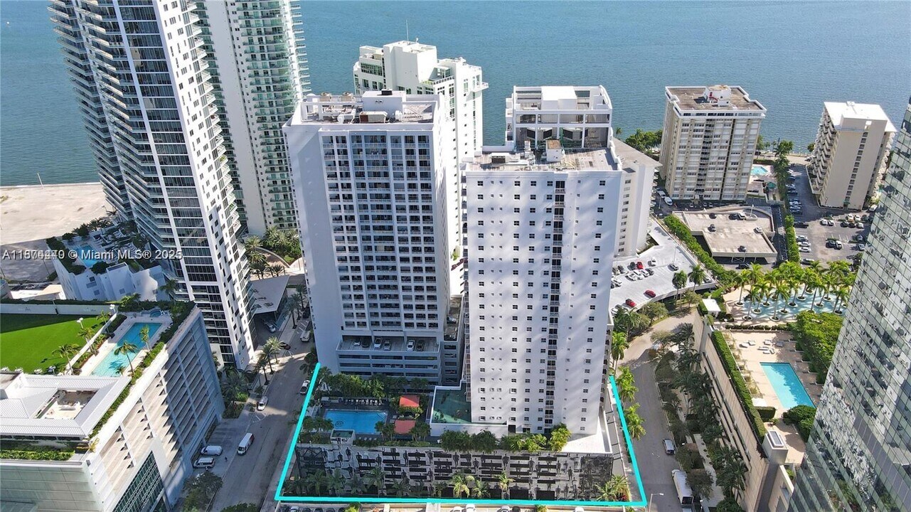 185 SE 14th Ter, Unit 1503 in Miami, FL - Foto de edificio