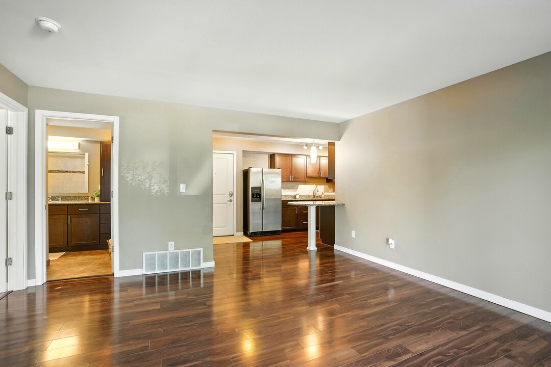 Oakcrest Condominiums in Iowa City, IA - Building Photo