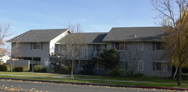 2110 K St in Merced, CA - Foto de edificio - Building Photo