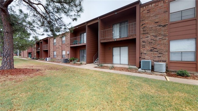 904 University Oaks Blvd, Unit 39 in College Station, TX - Building Photo - Building Photo