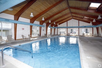 The Park at Greenhill in Indianapolis, IN - Foto de edificio - Building Photo