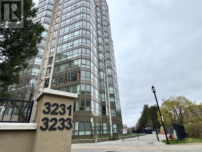 807-3231 EGLINTON Ave in Toronto, ON - Building Photo - Building Photo