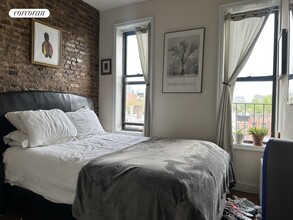 215 E 4th St in New York, NY - Building Photo - Building Photo