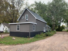 912 Lakeside Ave in Eau Claire, WI - Foto de edificio - Building Photo