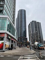 159 Wellesley St E in Toronto, ON - Building Photo