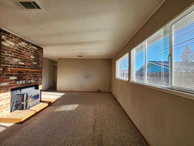 650 David Ave in Red Bluff, CA - Building Photo - Building Photo