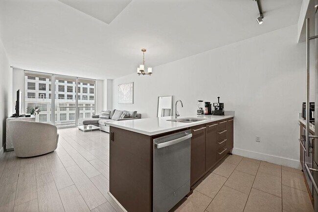 500 Brickell Ave, Unit 1208 in Miami, FL - Building Photo - Building Photo